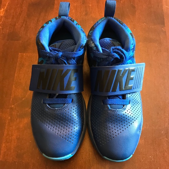 nike team hustle d8 blue